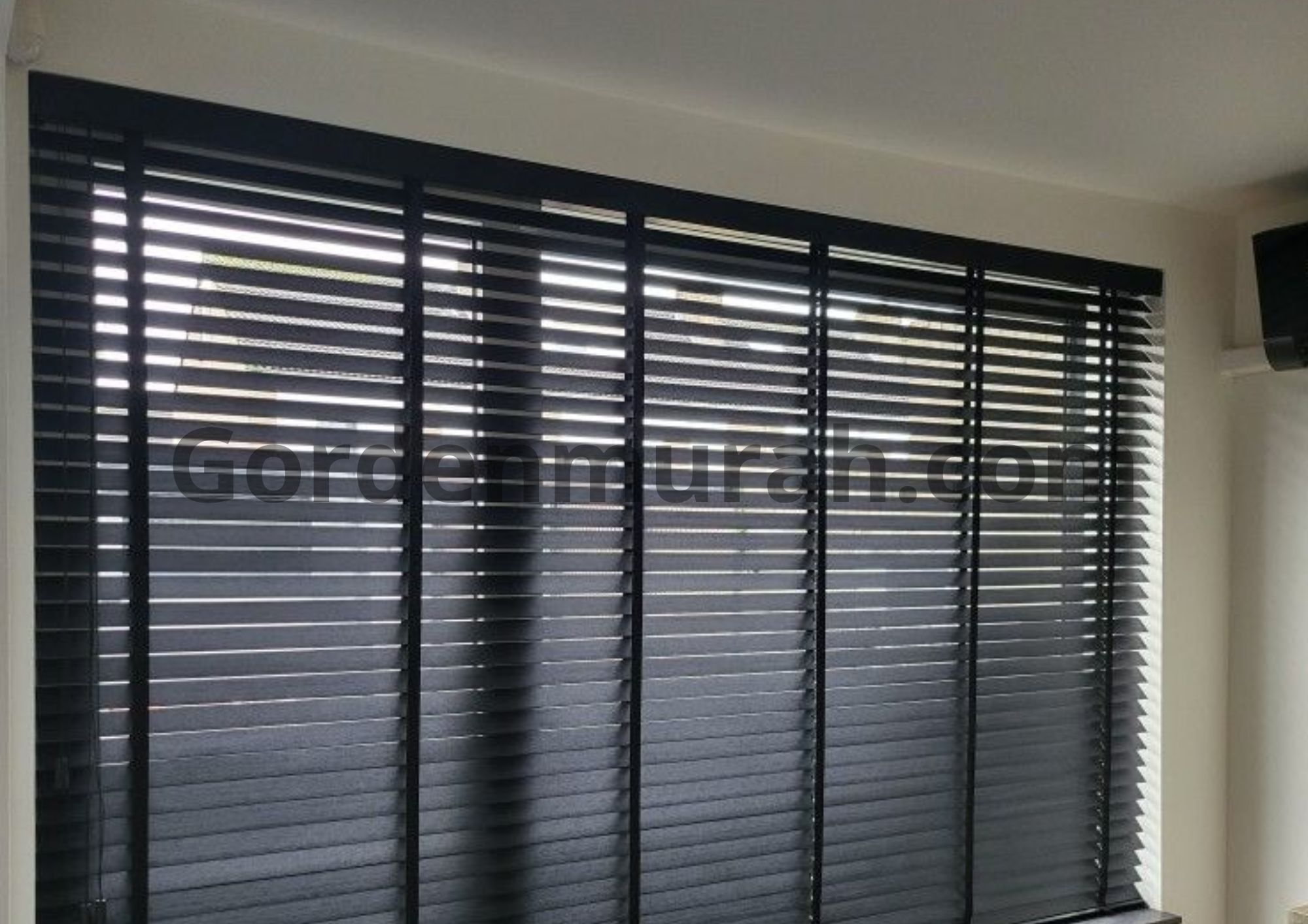 Gorden Venetian Blind